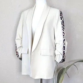 Chic blazer with animal print panel detail (M)